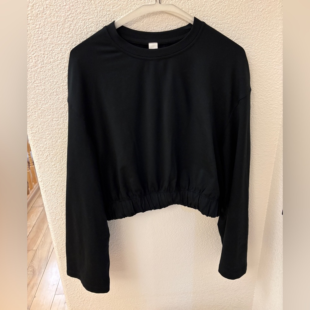 Lululemon, XS Black Crop Top